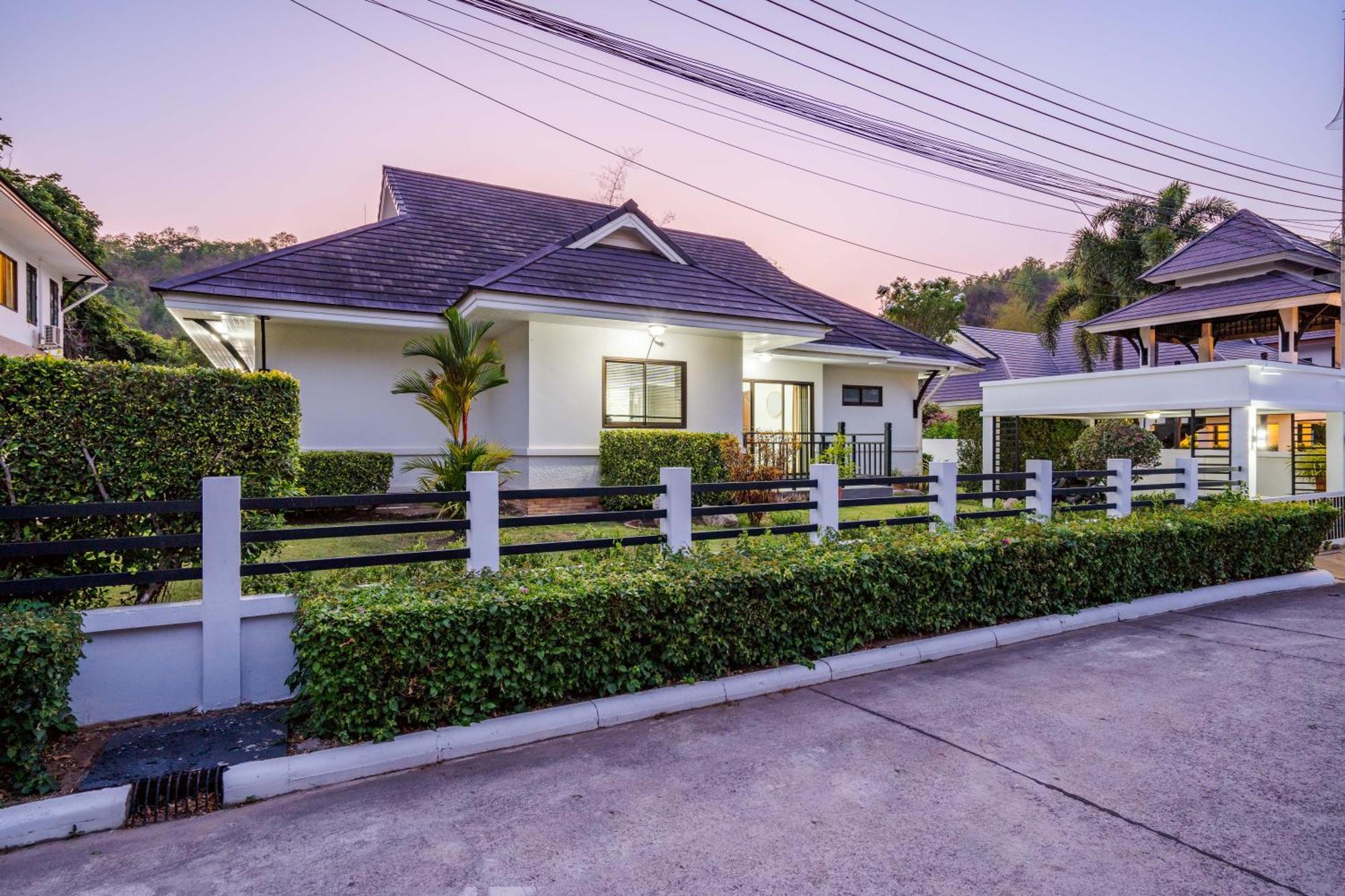 Holiday home The Heights 1 Soi Village The Heights 1, Hin Lek Fai Subdistrict, District, Prachuap Khiri Khan 77110 Thailand *
