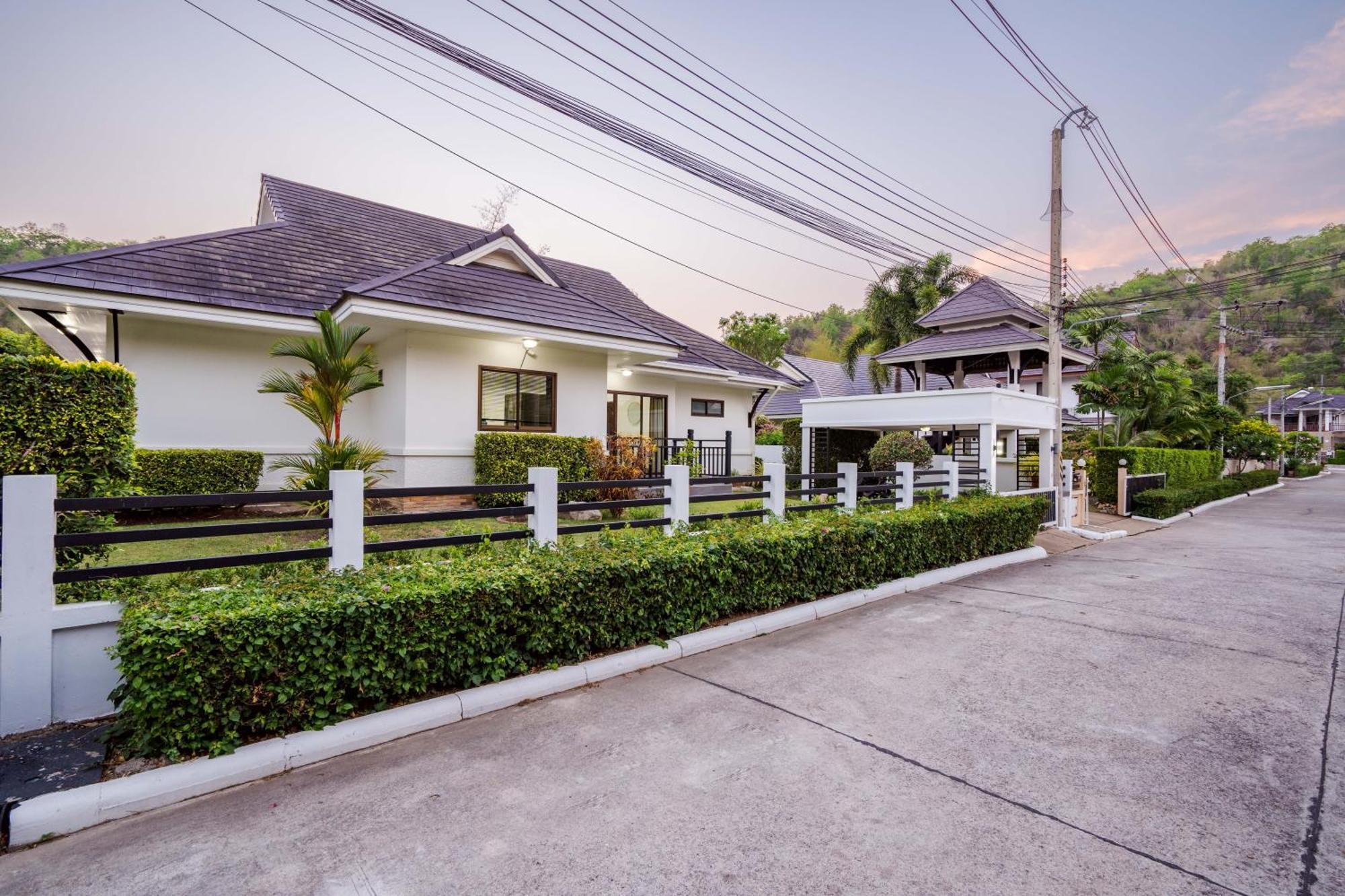 The Heights 1 Soi Village The Heights 1, Hin Lek Fai Subdistrict, District, Prachuap Khiri Khan 77110 Thailand