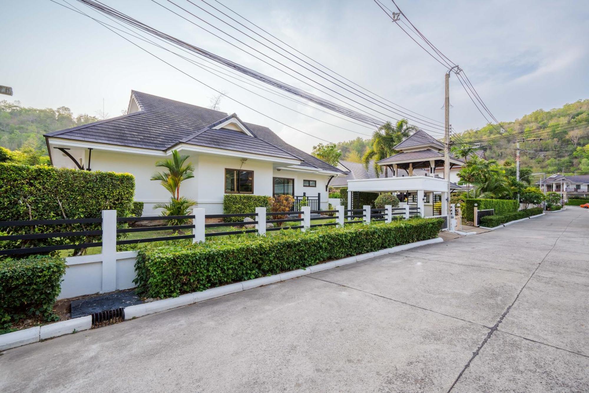 The Heights 1 Soi Village The Heights 1, Hin Lek Fai Subdistrict, District, Prachuap Khiri Khan 77110 Thailand Hua Hin