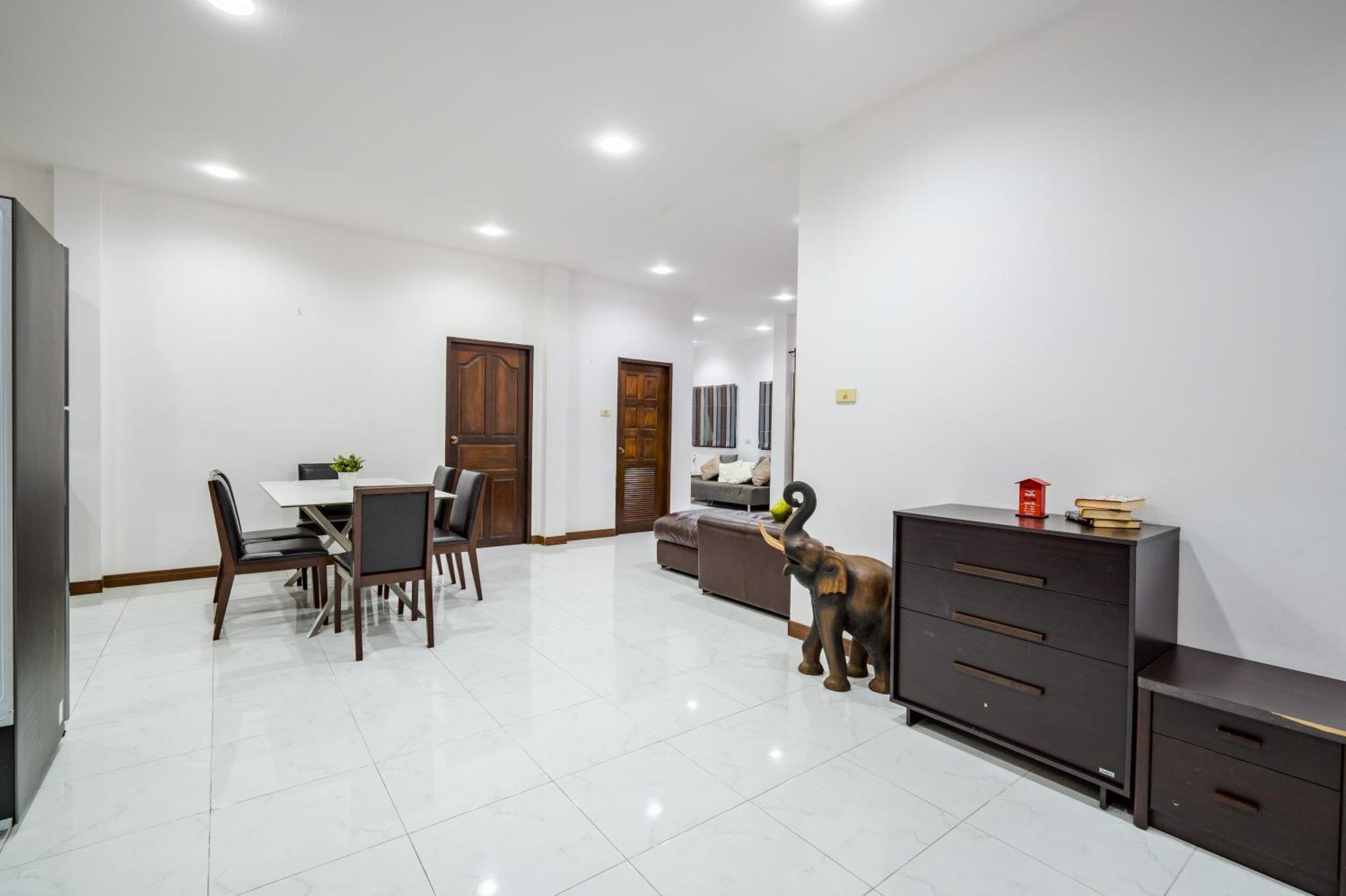 The Heights 1 Soi Village The Heights 1, Hin Lek Fai Subdistrict, District, Prachuap Khiri Khan 77110 Thailand